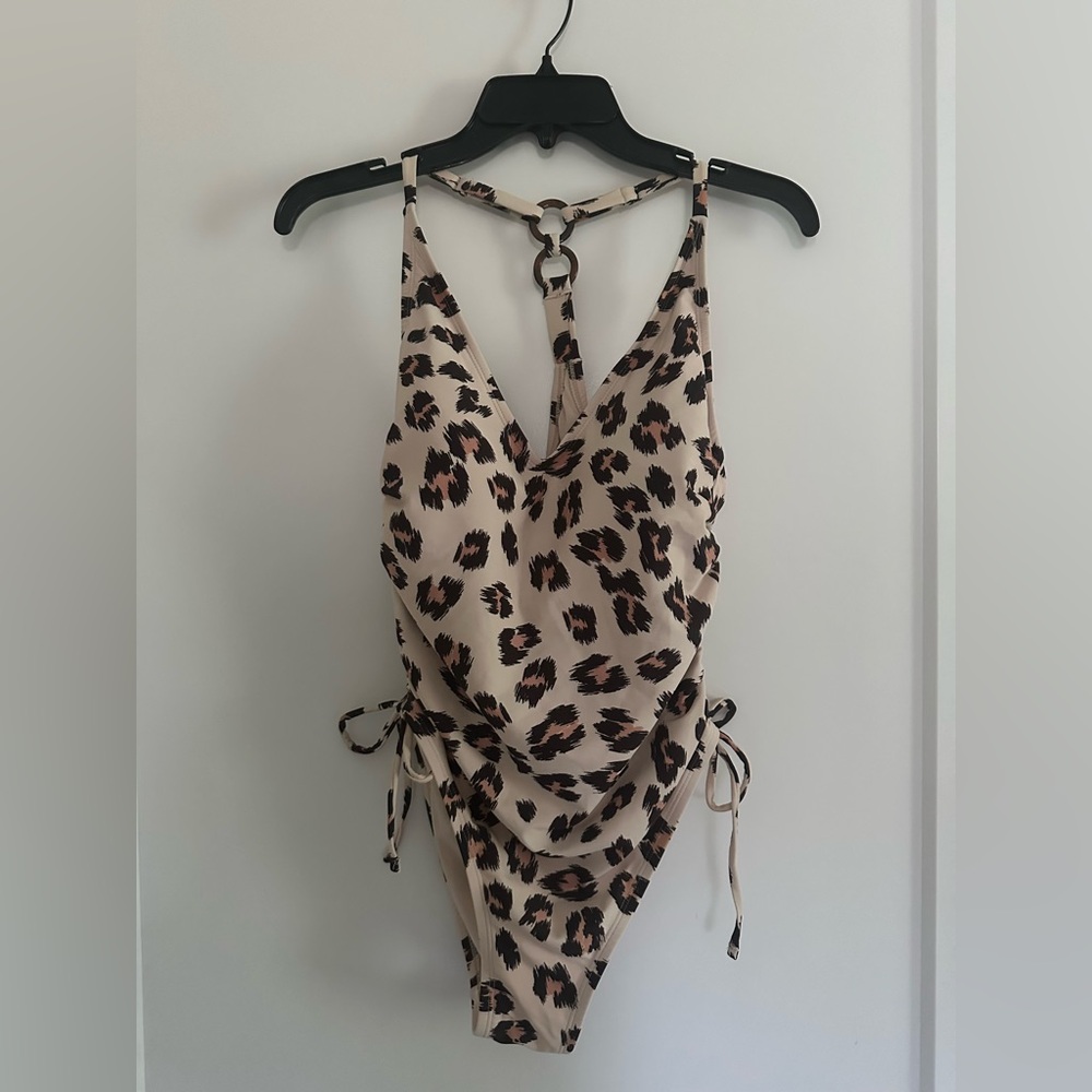 NWOT KONA SOL Leopard Animal Print One Piece Ruched Swimsuit Size M